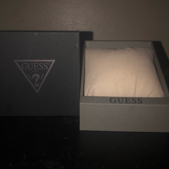 Guess Goldtone watch black dial 48mm - Picture 6 of 6